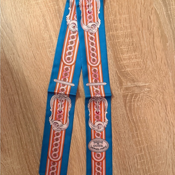 Hermes Paris twilly Colorful Silk Scarf with Intricate Design orange blue multi - Picture 1 of 6